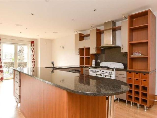 Flat for sale in Caterham on the Hill, Hillview