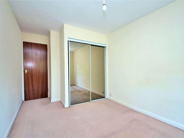 Flat for sale in Carshalton Beeches, Greater London