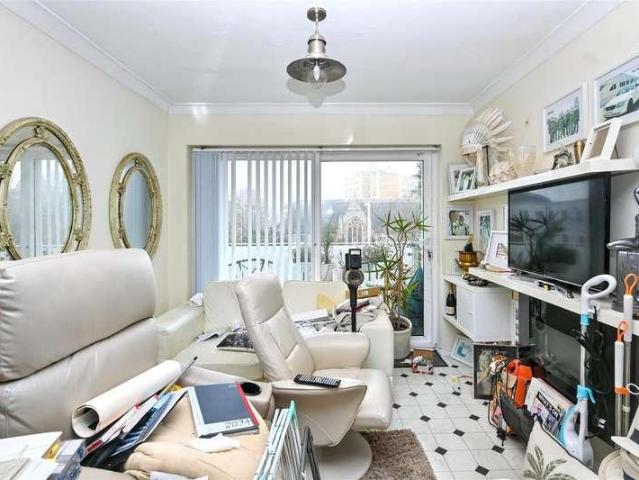 Flat for sale in Eastbourne, East Sussex