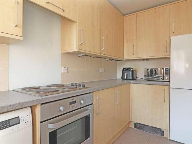 Flat for sale in Red Hill, Surrey