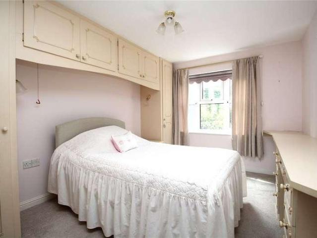 Flat for sale in Bolton Low Houses, Hampshire