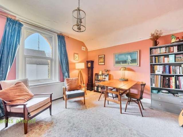 Flat for sale in London Borough of Croydon, Upper Norwood
