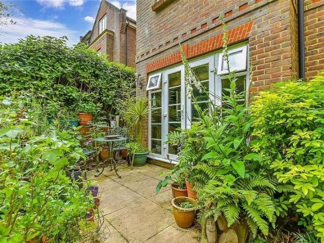 Flat for sale in Gatton, Red Hill