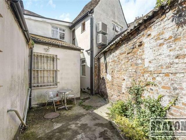 Flat for sale in High Barnet, Greater London