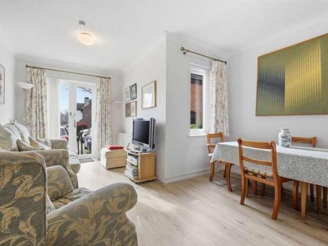 Flat for sale in Shenfield, Brentwood