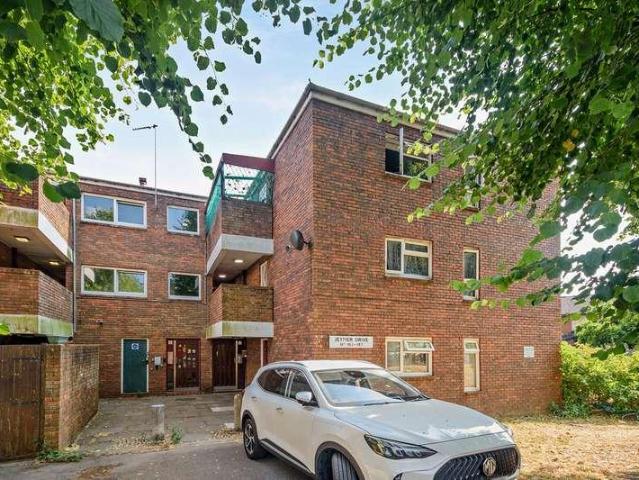 Flat for sale in London Borough of Ealing, Greenford
