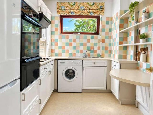 Flat for sale in Childs Hill, Greater London