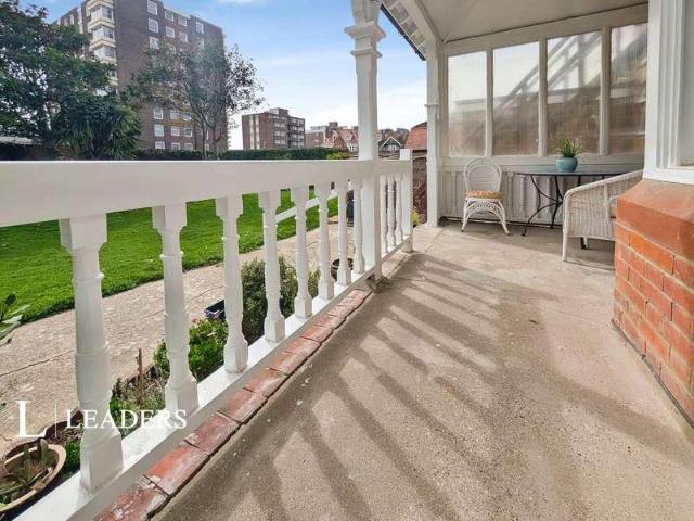 Flat for sale in West Worthing, Worthing