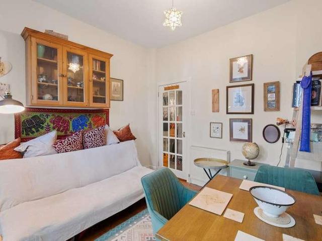 Flat for sale in Hillside, Leith