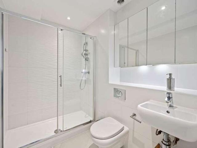 Flat for sale in Hammersmith, Greater London