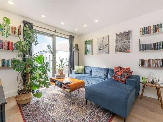 Flat for sale in Kensal Town, Greater London