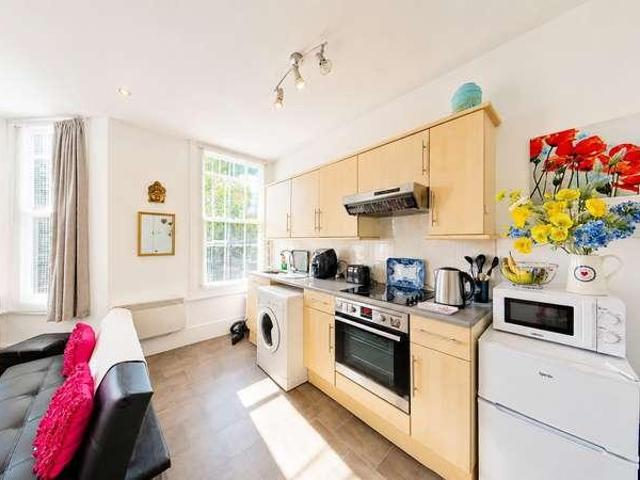 Flat for sale in Oxenden, The Bridge