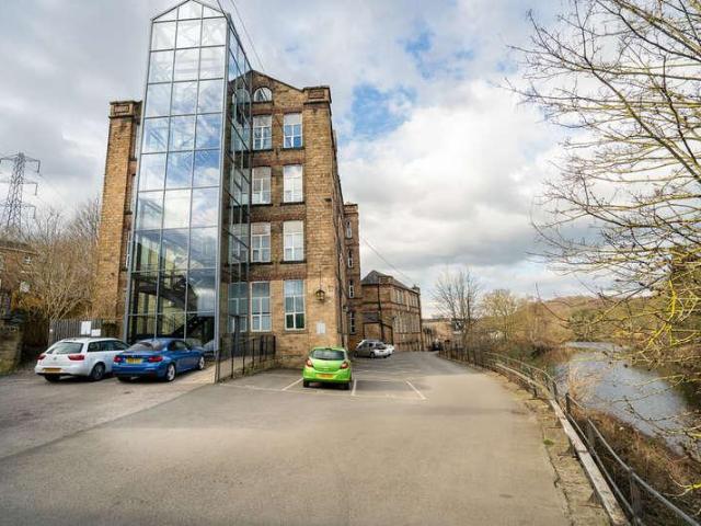 Flat for sale in Bradley, West Yorkshire