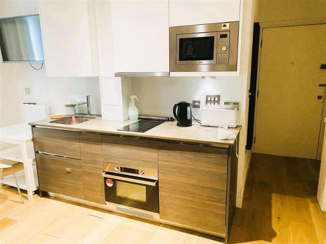 Flat for sale in London Borough of Hounslow, Greater London