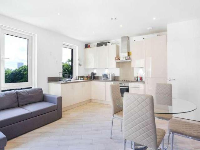 Flat for sale in Wandsworth, Greater London