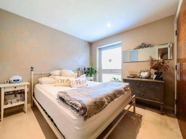 Flat for sale in Little Stanmore, Greater London