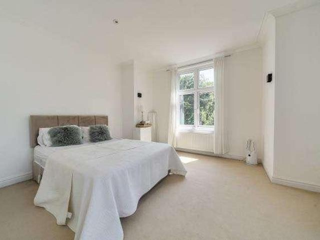 Flat for sale in Sunninghill and Ascot