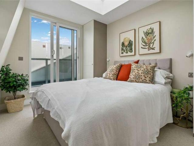 Flat for sale in Putney, Greater London
