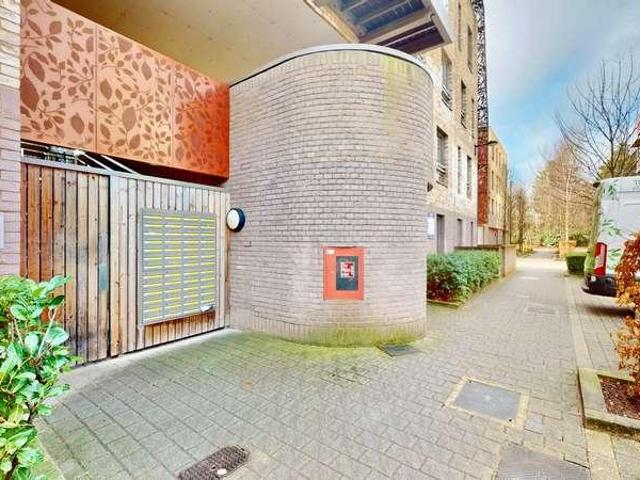 Flat for sale in Rotherhithe, Greater London