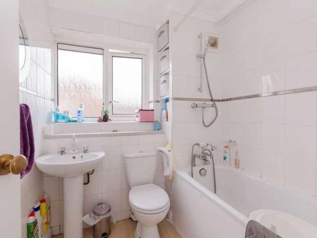 Flat for sale in Slough, Langley