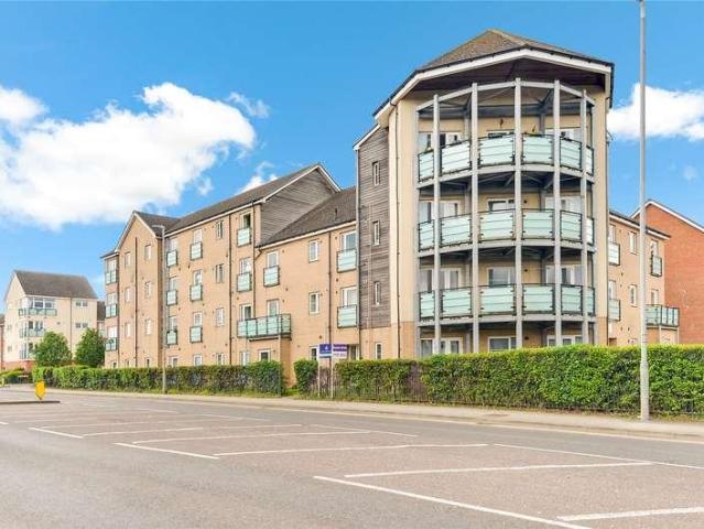 Flat for sale in Dunstable, Bedfordshire
