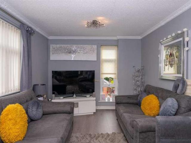 Flat for sale in St. Helens, Portico
