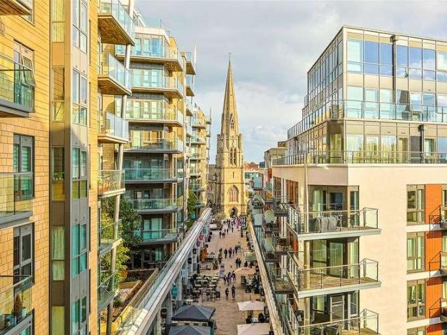Flat for sale in London Borough of Ealing, Greater London