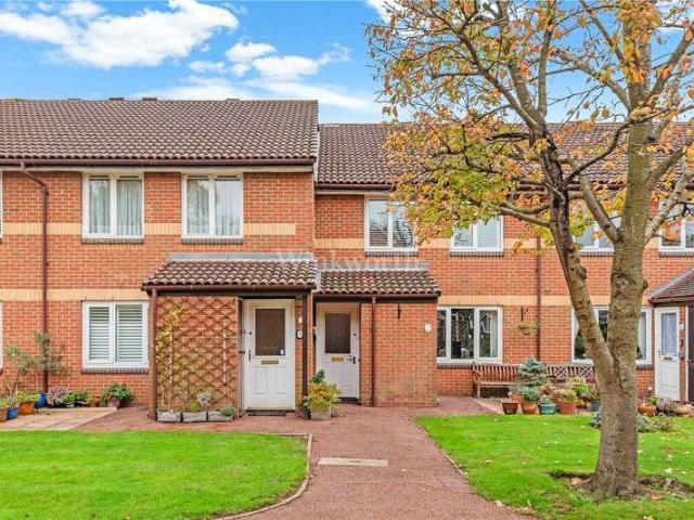 Flat for sale in Beckenham, Elmers End