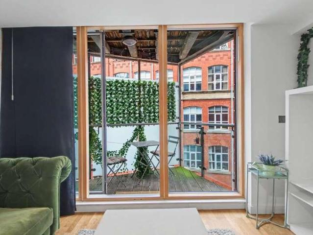 Flat for sale in Georgia, Greater Manchester