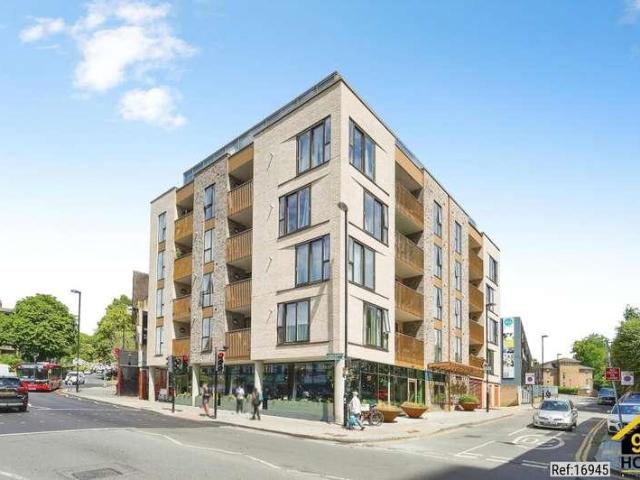 Flat for sale in London Borough of Lewisham, Ladywell
