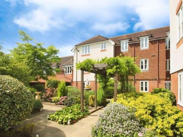 Flat for sale in Tedfold, Horsham