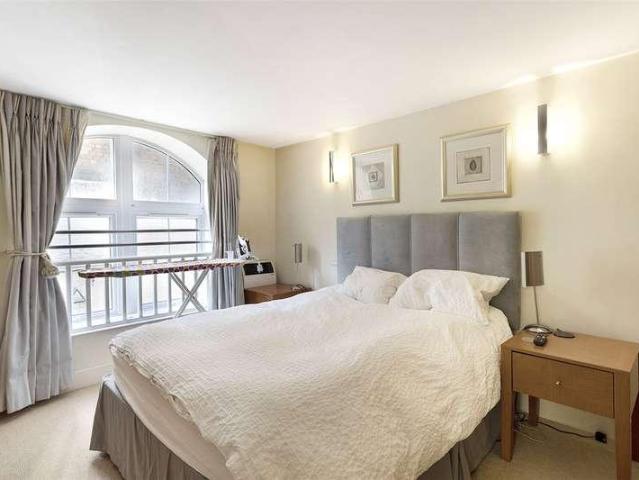 Flat for sale in Holborn, Greater London