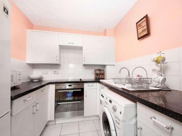 Flat for sale in London Borough of Ealing, Greater London