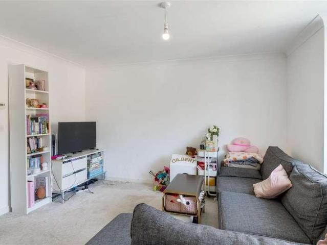 Flat for sale in Burrow's Bush, Wellingborough
