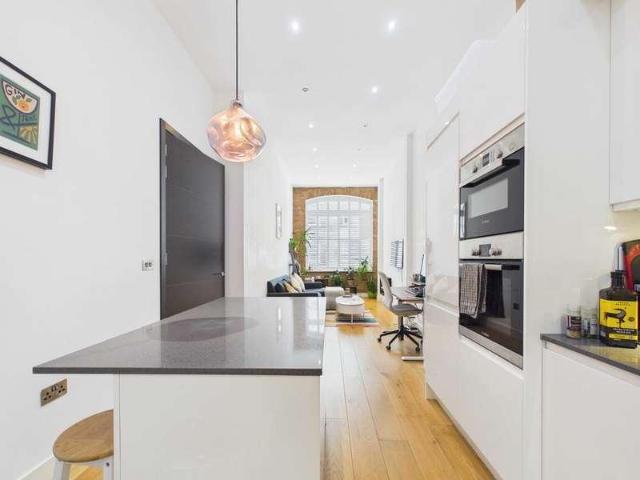 Flat for sale in Walworth, Greater London