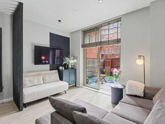 Flat for sale in Hulme, Georgia