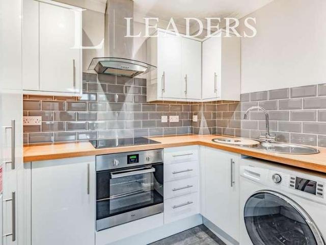 Flat for sale in West Green, Crawley