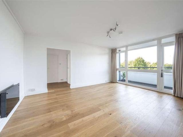 Flat for sale in St. John's Wood, Greater London