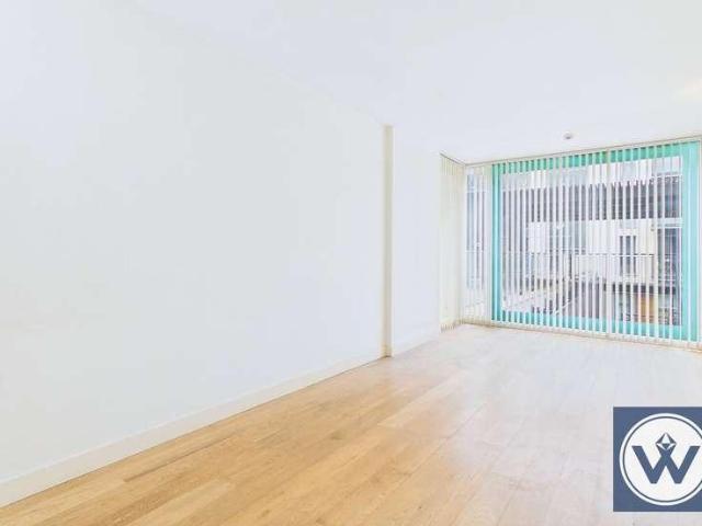 Flat for sale in Hayes, Greater London