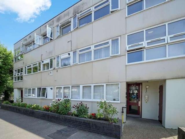 Flat for sale in London Borough of Merton, Mitcham