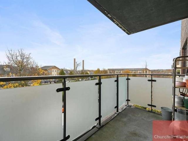 Flat for sale in Harlesden, Greater London