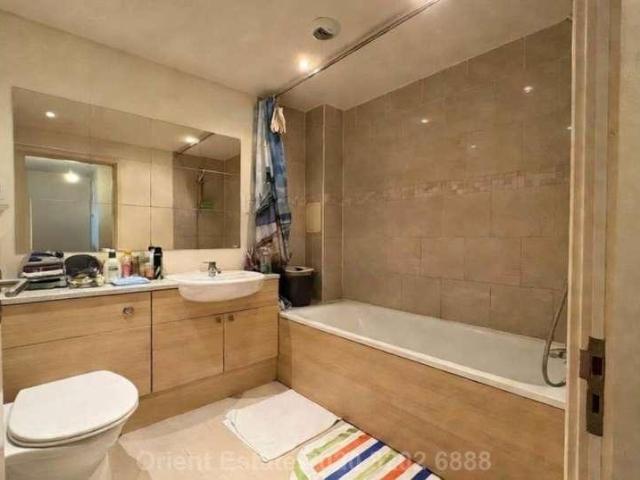 Flat for sale in Hendon Central, Greater London