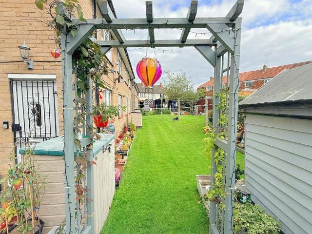 Flat for sale in Pudsey, West Yorkshire