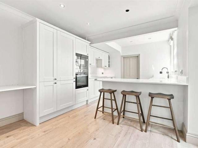 Flat for sale in Alton Barnes, Essex