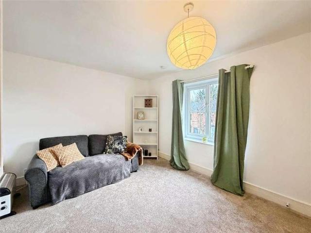 Flat for sale in Green Close, Warwickshire