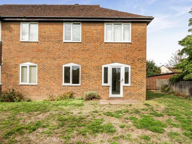 Flat for sale in Thatcham, West Berkshire