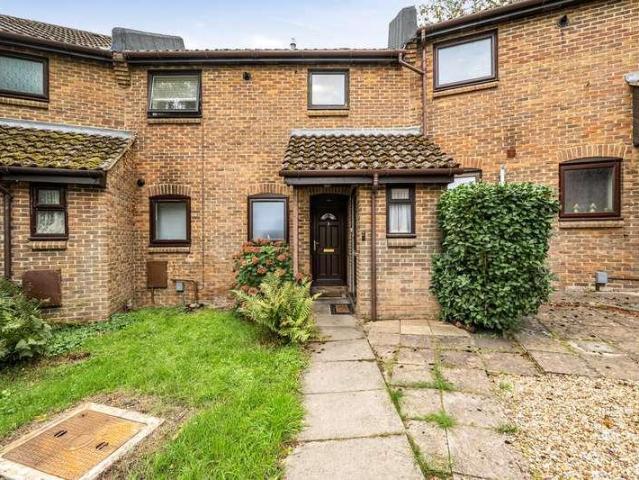 Flat for sale in Woking, Surrey