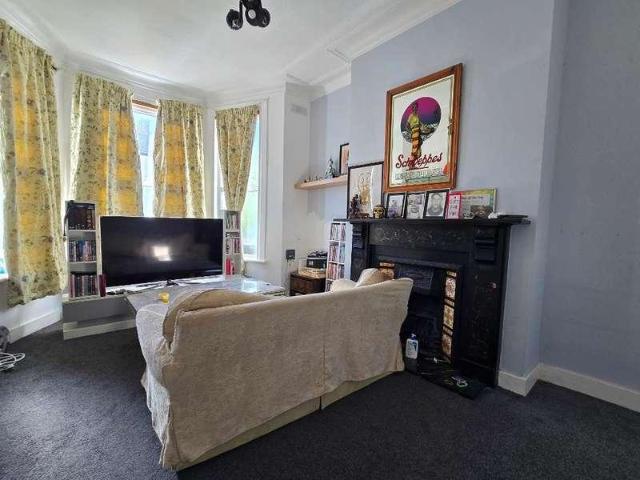 Flat for sale in North Shoebury, Alton Barnes