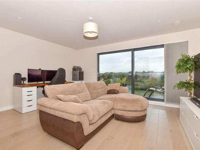 Flat for sale in Repton Park South, Ashford