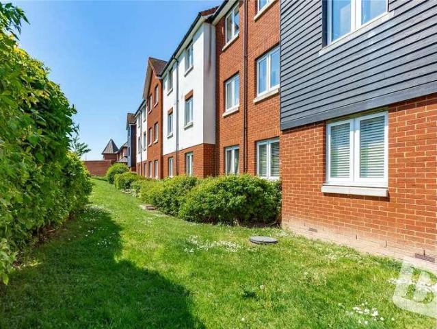 Flat for sale in Chelmsford, Essex